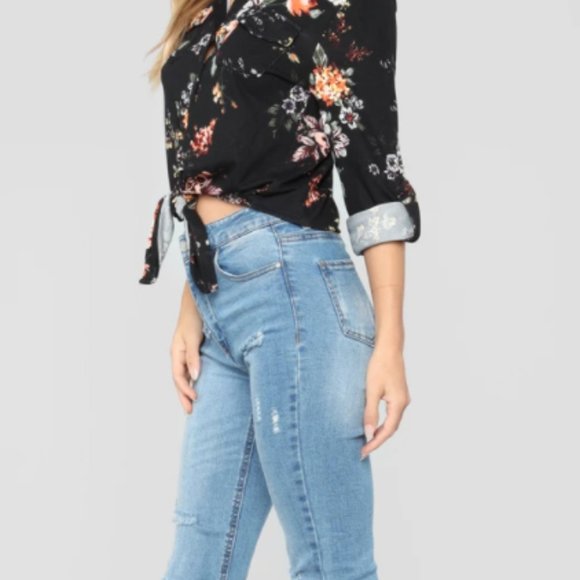 Floral cropped tie front top - Picture 2 of 6